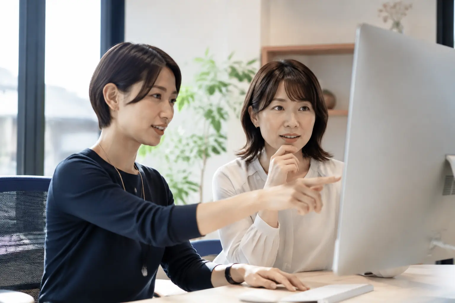 画面を見ながら教わっている様子
